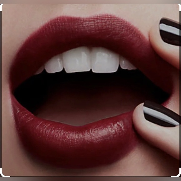 MAC lipstick La Femme 410 - Picture 5 of 6